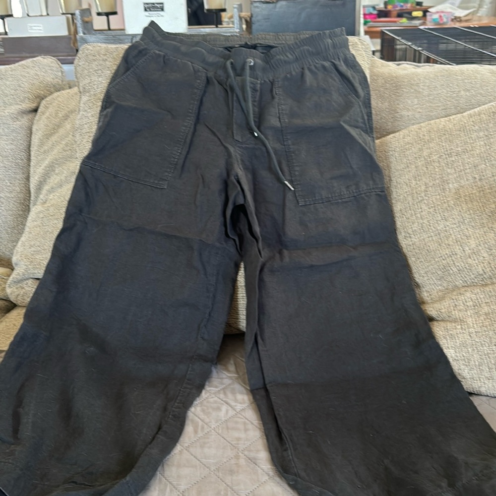 Athleta cropped linen pants never worn.